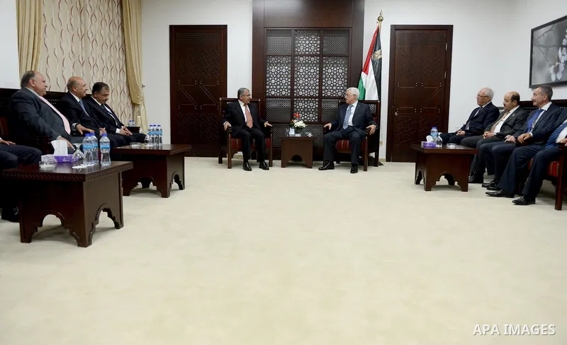 Palestinian President, Mahmoud Abbas (Abu Mazen) meets with heads of delegations participating in the International Conference on Public Administration states in the West Bank city of Ramallah on May 26, 2015. Photo by O...