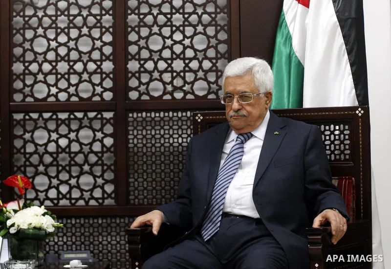 Palestinian President, Mahmoud Abbas meets with heads of delegations participating in the International Conference on Public Administration states in the West Bank city of Ramallah on May 26, 2015. Photo by Shadi Hatem