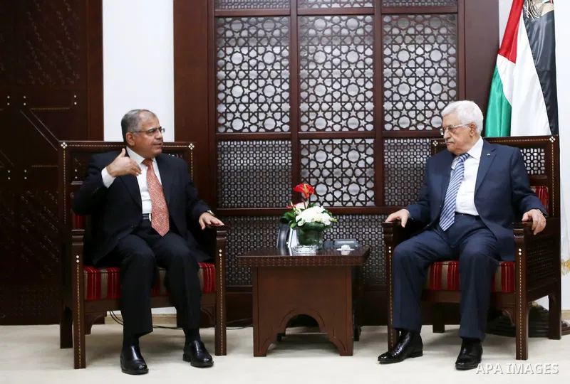 Palestinian President, Mahmoud Abbas meets with heads of delegations participating in the International Conference on Public Administration states in the West Bank city of Ramallah on May 26, 2015. Photo by Shadi Hatem