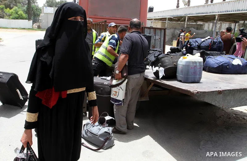 Palestinians coming from Egypt arrive to the Gaza Strip through the Rafah border crossing between Egypt and southern Gaza Strip May 26, 2015. Egyptian authorities opened the Rafah crossing on Tuesday, for the first time...