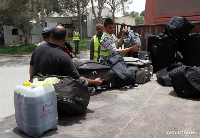 Palestinians coming from Egypt arrive to the Gaza Strip through the Rafah border crossing between Egypt and southern Gaza Strip May 26, 2015. Egyptian authorities opened the Rafah crossing on Tuesday, for the first time...