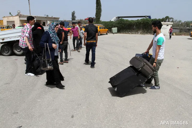 Palestinians arrive to the Gaza Strip through the Rafah border crossing between Egypt and the southern Gaza Strip May 27, 2015. Egyptian authorities opened the Rafah crossing on Tuesday and Wednesday, for the first time...