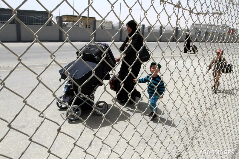 Palestinians arrive to the Gaza Strip through the Rafah border crossing between Egypt and the southern Gaza Strip May 27, 2015. Egyptian authorities opened the Rafah crossing on Tuesday and Wednesday, for the first time...