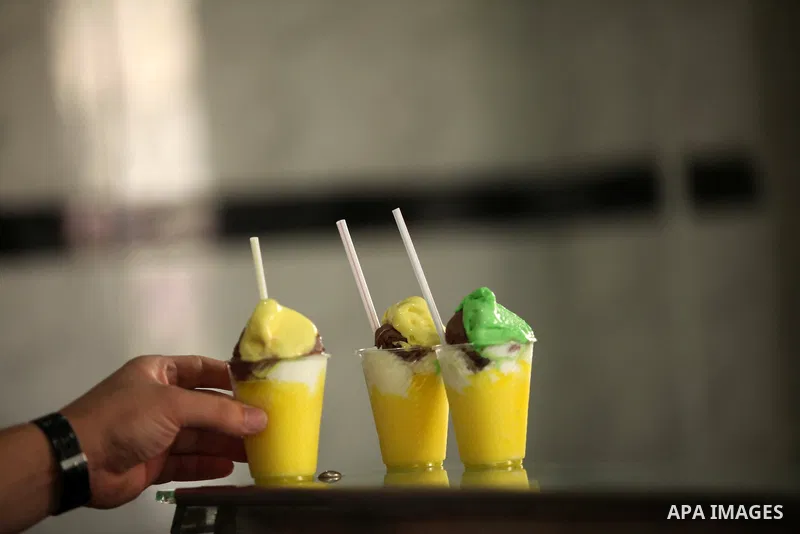 Palestinians buy ice-cream during hot weather in Gaza city on May 27, 2015. Hot weather hit Gaza Strip on Wednesday, and the temperature reached more than 39 degrees Celsius (102 degree Fahrenheit) at noon, Gazans escape...