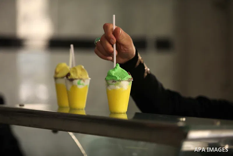 Palestinians buy ice-cream during hot weather in Gaza city on May 27, 2015. Hot weather hit Gaza Strip on Wednesday, and the temperature reached more than 39 degrees Celsius (102 degree Fahrenheit) at noon, Gazans escape...