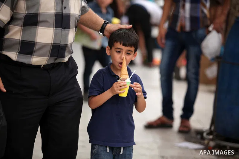 Palestinians buy ice-cream during hot weather in Gaza city on May 27, 2015. Hot weather hit Gaza Strip on Wednesday, and the temperature reached more than 39 degrees Celsius (102 degree Fahrenheit) at noon, Gazans escape...