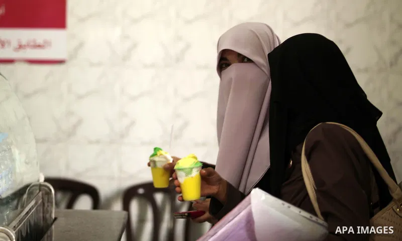 Palestinians buy ice-cream during hot weather in Gaza city on May 27, 2015. Hot weather hit Gaza Strip on Wednesday, and the temperature reached more than 39 degrees Celsius (102 degree Fahrenheit) at noon, Gazans escape...
