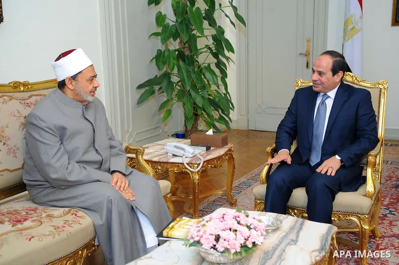 Egyptian President Abdel Fattah al-Sisi meets with Emam of al-Azhar sheikh Ahmed al-Tayeb. Photo by Egyptian Presidency