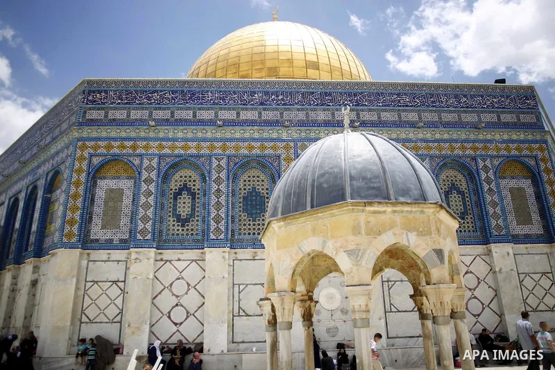 Palestinians take part in a march about "Communication with Jerusalem" which organized by the Islamist movement in the Palestinian territories in Jerusalem's old city on May 30, 2015. Photo by Saeb Awad