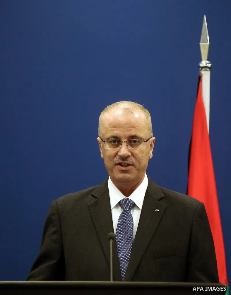 Palestinian Prime Minister Rami Hamdallah speaks during a press conference with German Foreign Minister Frank-Walter Steinmeier, in the West Bank City of Ramallah, 31 May 2015. Frank-Walter Steinmeier is on a two day vis...