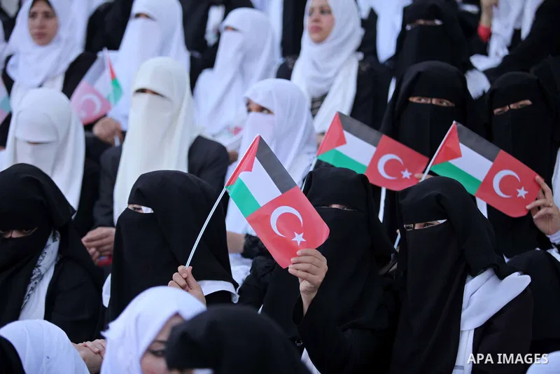Palestinian brides take part in a mass wedding ceremony in Gaza City, on May 31, 2015. Nearly 2000 Palestinian couples were married in a ceremony funded by the Turkish government and supported by the Hamas movement. Phot...