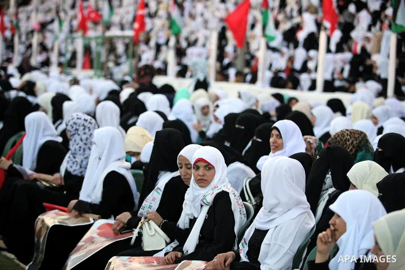 Palestinian brides take part in a mass wedding ceremony in Gaza City, on May 31, 2015. Nearly 2000 Palestinian couples were married in a ceremony funded by the Turkish government and supported by the Hamas movement. Phot...