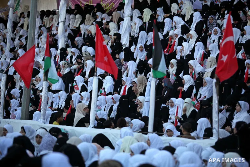 Palestinian brides take part in a mass wedding ceremony in Gaza City, on May 31, 2015. Nearly 2000 Palestinian couples were married in a ceremony funded by the Turkish government and supported by the Hamas movement. Phot...
