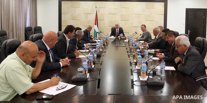 Palestinian Prime Minister Rami Hamadallah, meets with coordinating council for the private sector in the West Bank city of Ramallah on June 03, 2015. Photo by Prime Minister Office