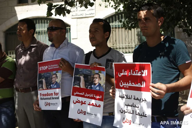 Palestinian journalists take part in a protest against arrest of the Journalist Mohammed Awad by the Palestinian Authority in the West Bank city of Ramallah on June 4, 2015. Photo by Shadi Hatem