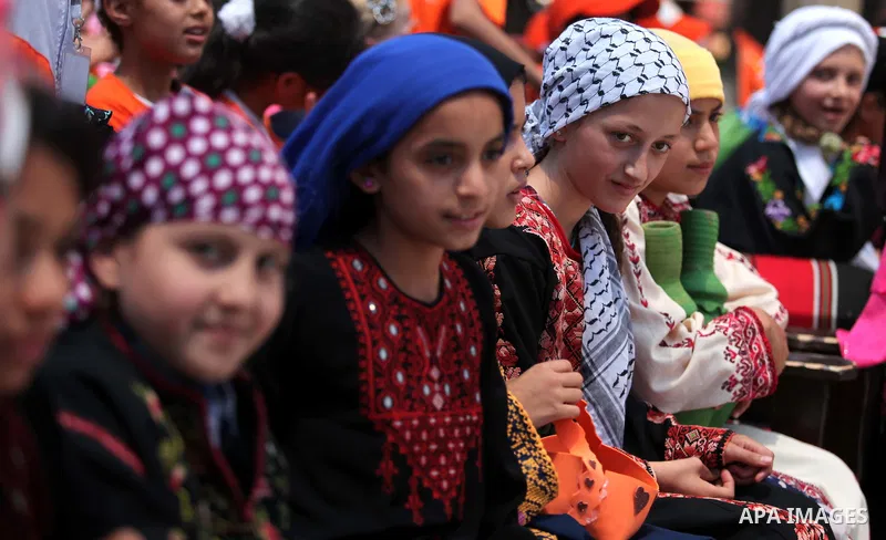Palestinian children take part in a heritage event during the summer holiday in Gaza city on June 04, 2015. Photo by Ashraf Amra