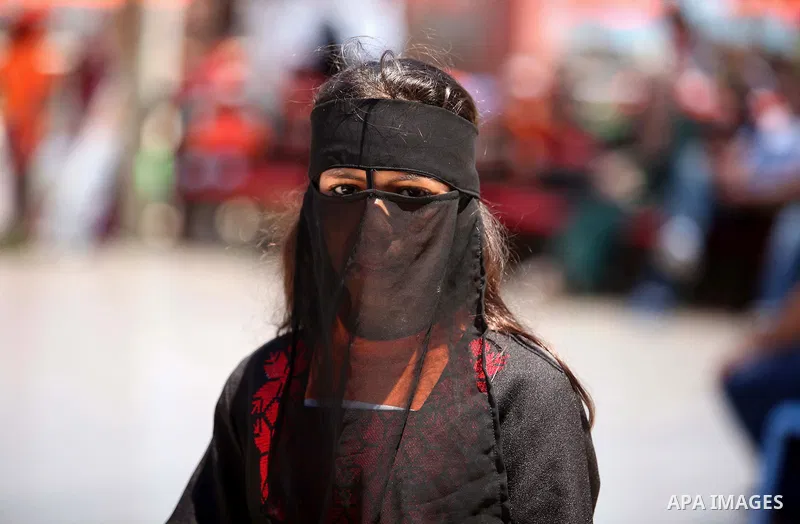 A Palestinian girl takes part in a heritage event during the summer holiday in Gaza city on June 04, 2015. Photo by Ashraf Amra