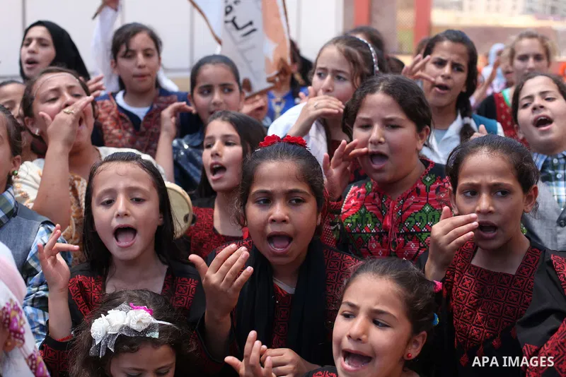 Palestinian children take part in a heritage event during the summer holiday in Gaza city on June 04, 2015. Photo by Ashraf Amra