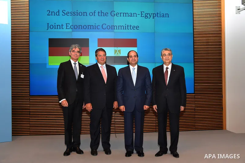 (L-R) Siemens CEO Joe Kaeser, German Vice Chancellor, Economy and Energy Minister Sigmar Gabriel and Egyptian President Abdel Fattah al-Sisi (person at R is not identified) pose during the second session of the German-Eg...