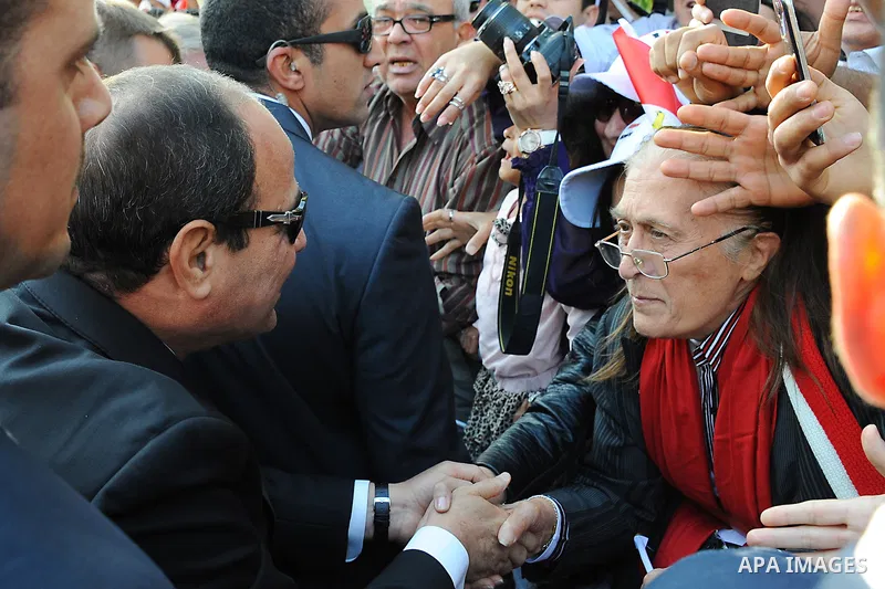 Egyptian President Abdel Fattah al-Sisi gets welcomed by his supporters outside the German Chancellery on June 3, 2015 in Berlin. German Vice Chancellor, Economy and Energy Minister Sigmar Gabriel and Abdel Fattah al-Sis...
