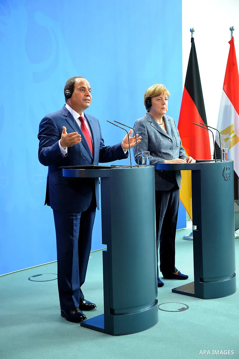 German Chancellor Angela Merkel and Egyptian President Abdel Fattah al-Sisi shake hands attend a press conference on June 3, 2015 at the Chancellery in Berlin. Photo by Egyptian Presidency