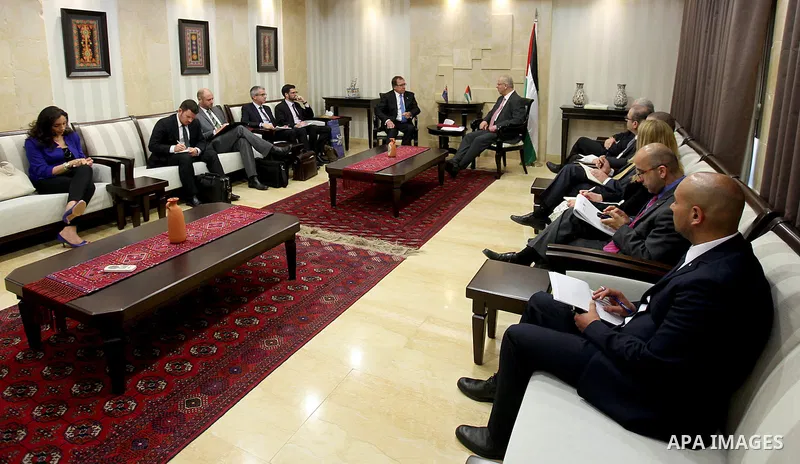 Palestinian Prime Minister Rami Hamdallah meets with New Zealand Foreign Minister Murray McCully, in the West Bank city of Ramallah on June 4, 2015. Photo by Prime Minister Office