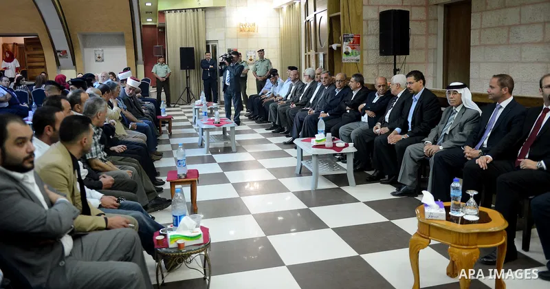 Palestinian President Mahmoud Abbas offers condolences to the family of retired Major General Raji al-Najmi, in the West Bank city of Ramallah, on June 4, 2015. Photo by Thaer Ganaim