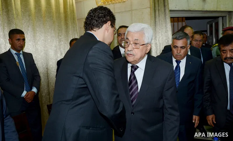 Palestinian President Mahmoud Abbas offers condolences to the family of retired Major General Raji al-Najmi, in the West Bank city of Ramallah, on June 4, 2015. Photo by Thaer Ganaim