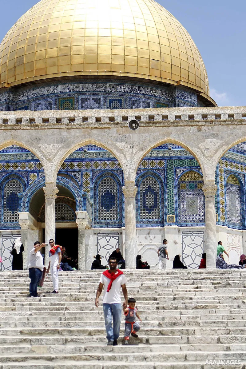 Palestinian muslim worshipers attend Friday prayers at the al-Aqsa mosque compound in Jerusalem's old city on June 5, 2015. Photo by Saeb Awad