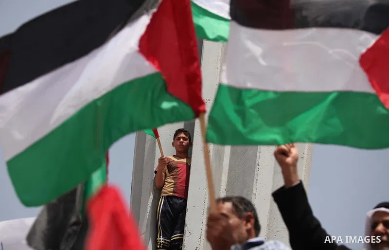 Palestinians take part in a protest demanding for the opening of a waterway, reconstruction of houses, and to break the siege at the Gaza seaport on March 07, 2015. Photo by Ashraf Amra
