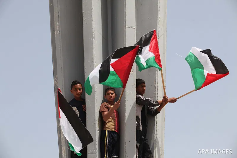 Palestinians take part in a protest demanding for the opening of a waterway, reconstruction of houses, and to break the siege at the Gaza seaport on March 07, 2015. Photo by Ashraf Amra