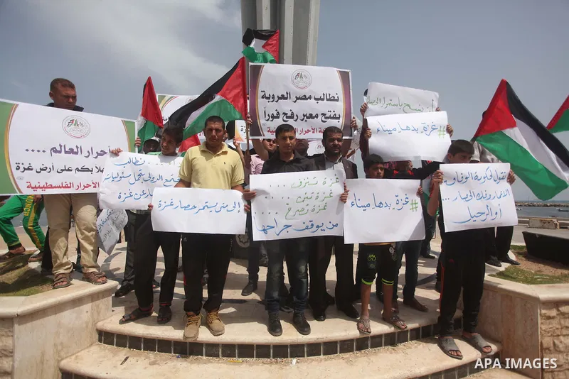 Palestinians take part in a protest demanding for the opening of a waterway, reconstruction of houses, and to break the siege at the Gaza seaport on March 07, 2015. Photo by Ashraf Amra