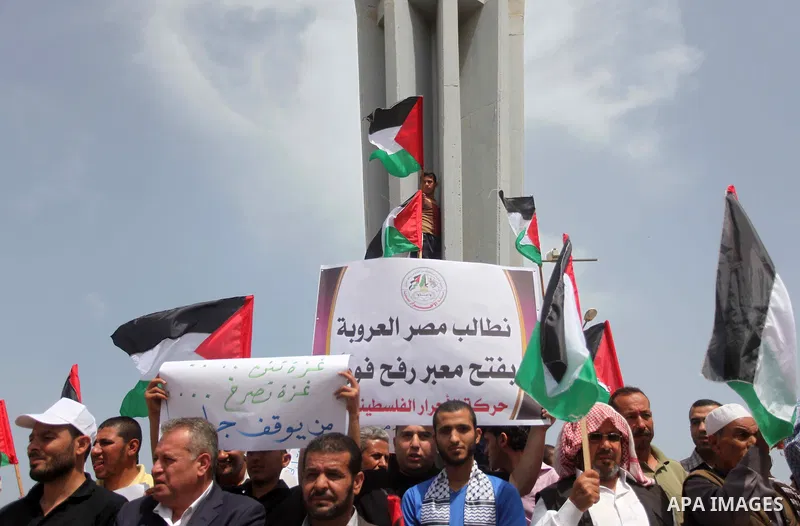 Palestinians take part in a protest demanding for the opening of a waterway, reconstruction of houses, and to break the siege at the Gaza seaport on March 07, 2015. Photo by Ashraf Amra
