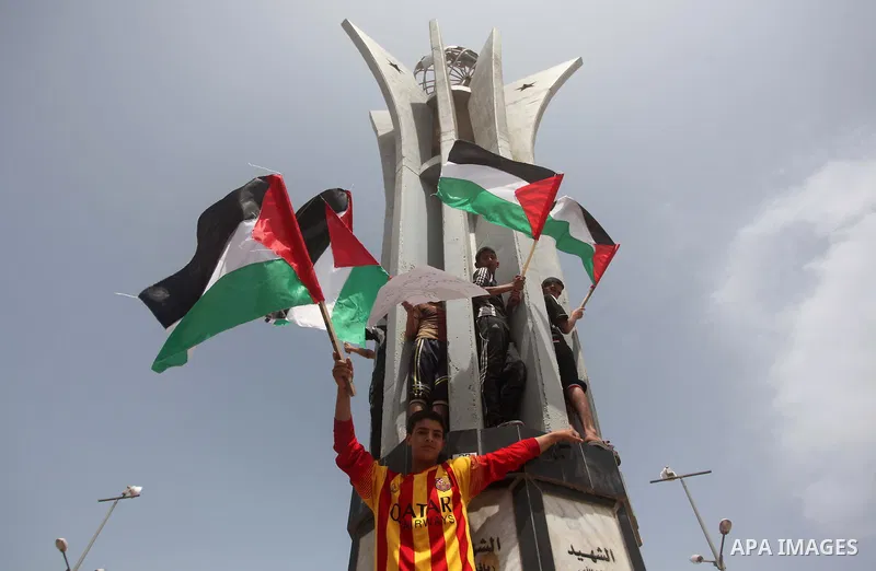 Palestinians take part in a protest demanding for the opening of a waterway, reconstruction of houses, and to break the siege at the Gaza seaport on March 07, 2015. Photo by Ashraf Amra