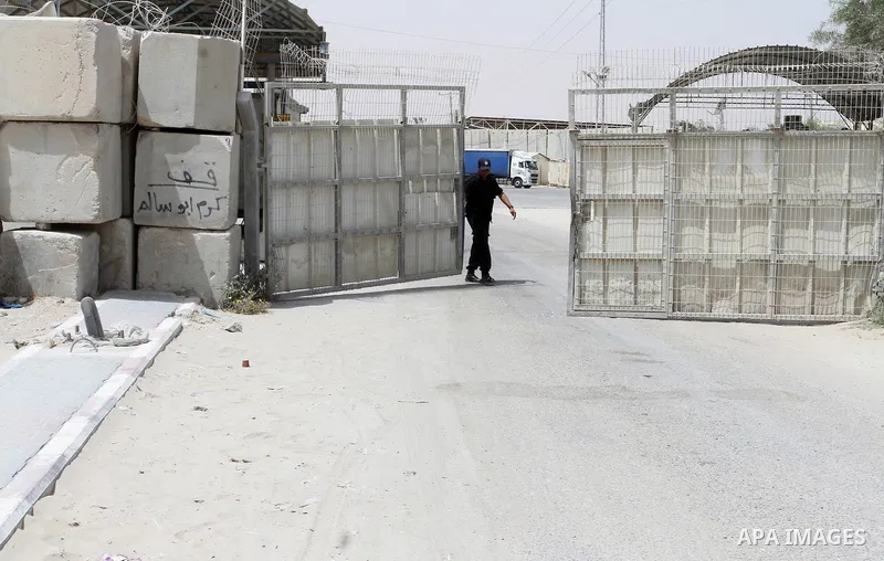 A Palestinian security officer closes the gate under Palestinian control at the Kerem Shalom crossing between Israel and the southern Gaza Strip, south of Rafah on June 7, 2015 after Israel closed, until further notice,...