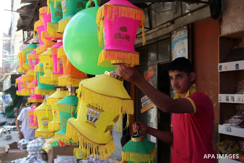 A Palestinian vendor sells traditional Ramadan lanterns known as "Fanous" at a market, ahead of the holy fasting month of Ramadan in Khan Younis in the southern Gaza Strip, June 14, 2015. Photo by Abed Rahim Khatib