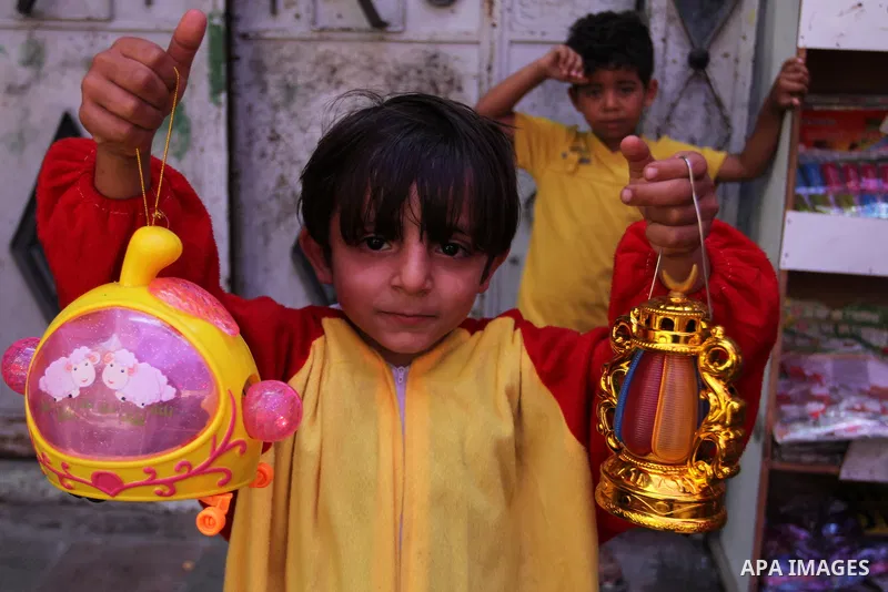 A Palestinian boy carries a traditional Ramadan lantern known as "Fanous" at a market, ahead of the holy fasting month of Ramadan in Khan Younis in the southern Gaza Strip, June 14, 2015. Photo by Abed Rahim Khatib