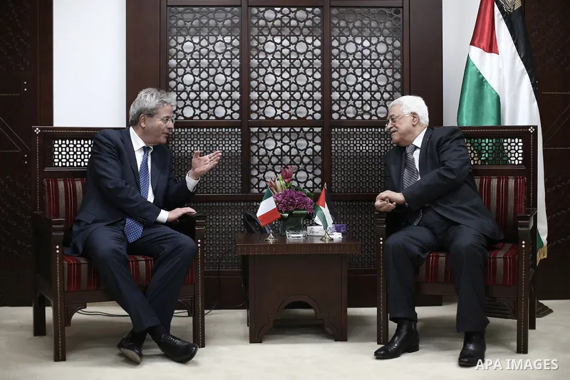 Palestinian President Mahmoud Abbas (R) meets Italian Foreign Minister Paolo Gentiloni in the West Bank city of Ramallah June 29, 2015. apaimages/Fadi Arouri/Pool