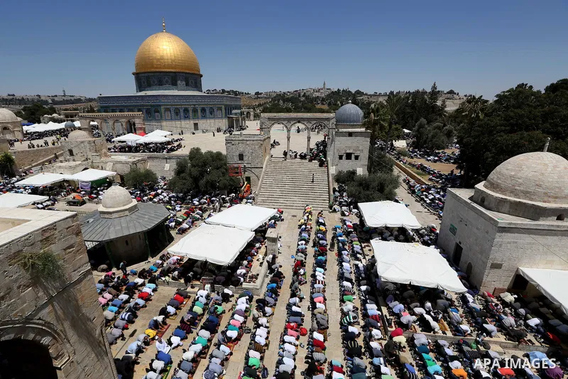 Palestinian worshipers attend the fourth Friday prayers of the Muslim holy fasting month of Ramadan, outside the Dome of the Rock at the Al-Aqsa Mosque compound in Jerusalem on July 10, 2015. The Israeli army deployed hu...