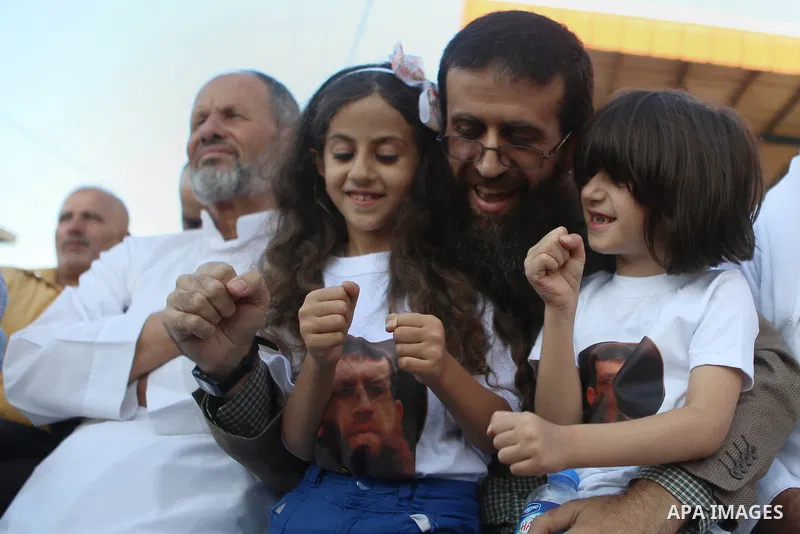 Palestinian Islamic Jihad leader Khader Adnan celebrates with his sons during a rally honoring him following his release, near the West Bank city of Jenin July 12, 2015. Israel on Sunday released Adnan from jail followin...