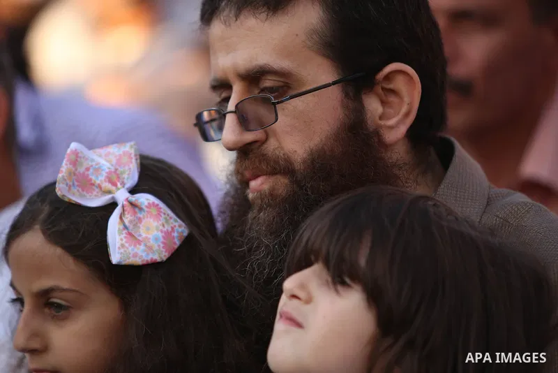 Palestinian Islamic Jihad leader Khader Adnan celebrates with his sons during a rally honoring him following his release, near the West Bank city of Jenin July 12, 2015. Israel on Sunday released Adnan from jail followin...