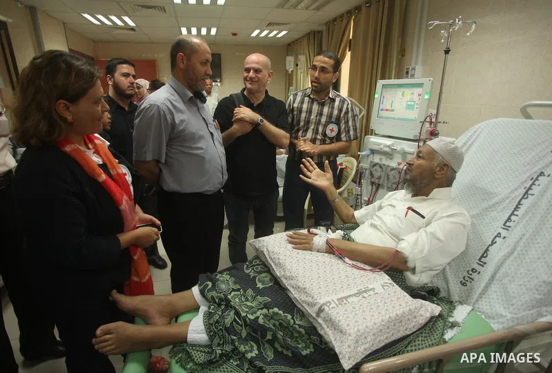 Head of the Red Cross mission in Israel and the Palestinian territories Jacques De Maio, visits the al-Aqsa Martyrs Hospital in Deir al-Balah in the northern Gaza Strip July 29, 2015. Photo by Ashraf Amra