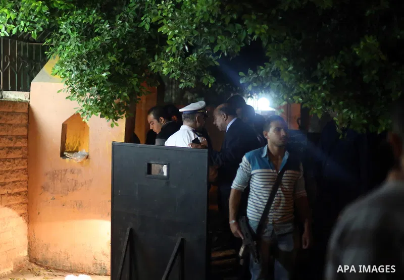 Egyptian policemen stand outside the Niger's embassy in Giza's Al-Haram district, southwest of the Egyptian capital Cairo, July 29, 2015. At least one security guard was killed and another two were wounded during the ear...