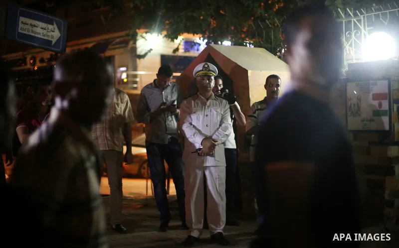 Egyptian policemen stand outside the Niger's embassy in Giza's Al-Haram district, southwest of the Egyptian capital Cairo, July 29, 2015. At least one security guard was killed and another two were wounded during the ear...