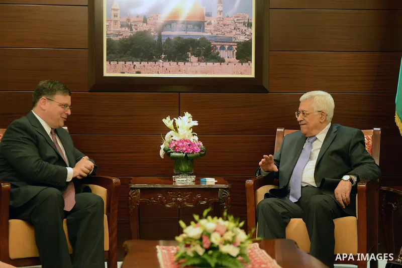 Palestinian President, Mahmoud Abbas (Abu Mazen) meets with US Consul General in the West Bank city of Ramallah, on July 30, 2015. Photo by Thaer Ganaim