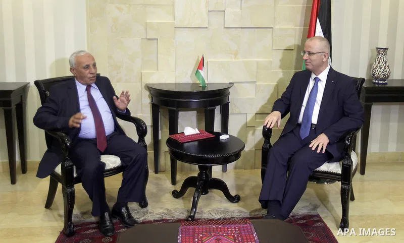 Palestinian prime minister Rami Hamdallah meets with delegation of the Jordanian parliamentary in the West Bank city of Ramallah, on July 30, 2015. Photo by Prime Minister Office