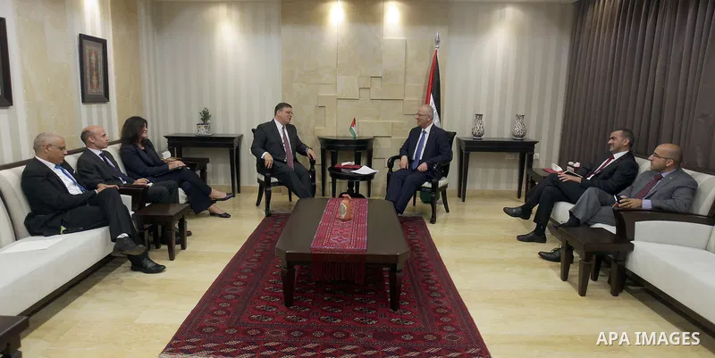 Palestinian Prime Minister Rami Hamdallah meets with the new U.S Consul General in Jerusalem, Donald Bloom, in the West Bank city of Ramallah on July 30, 2015. Photo by Prime Minister Office