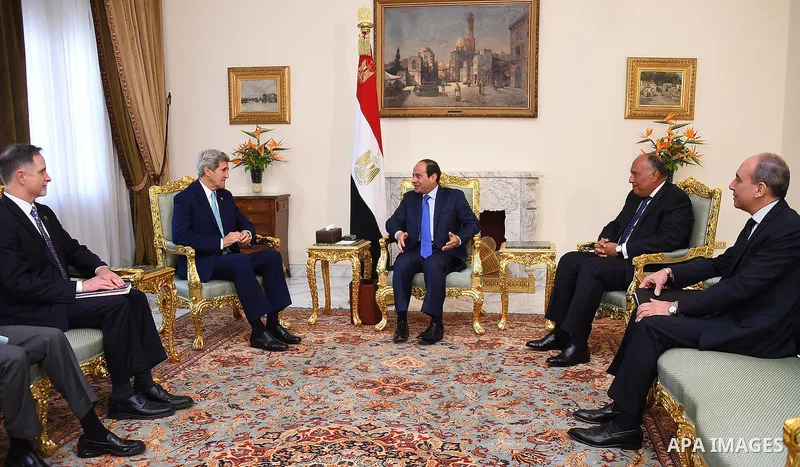 A handout photo provided by the Egyptian Presidency shows US Secretary of State John Kerry (L) speaking to Egyptian President Abdel Fattah al-Sisi during a meeting in Cairo, Egypt, 02 August 2015. Kerry arrived in Cairo...