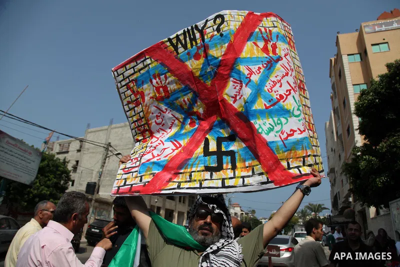 Palestinians take part in a protest demanding release the prisoners in Israeli jails, in front of Red cross office, in Gaza city, on on August 03, 2015. Photo by Ashraf Amra