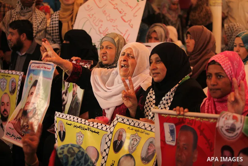 Palestinians take part in a protest demanding release the prisoners in Israeli jails, in front of Red cross office, in Gaza city, on on August 03, 2015. Photo by Ashraf Amra